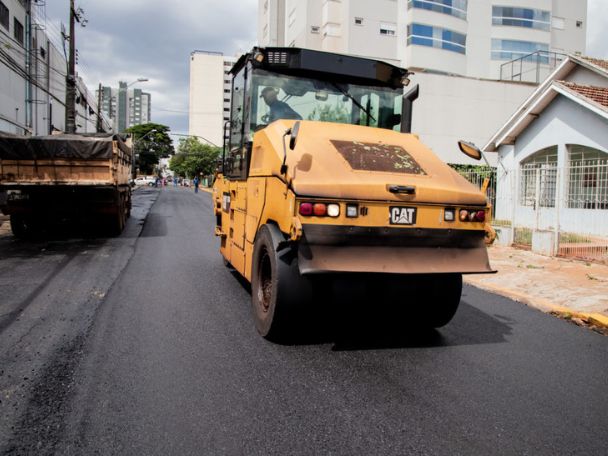 Rua Ponta Grossa começa a receber novo revestimento asfáltico