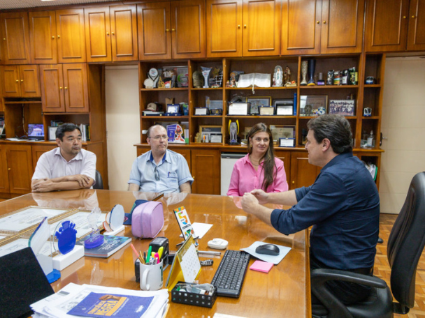 APUCARANA: Junior da Femac recebe visita de diretores da Associação dos Engenheiros e Arquitetos