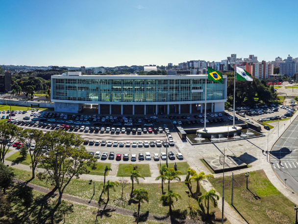 PARANÁ: Novo boletim econômico destaca crescimento do Paraná e empregabilidade de jovens