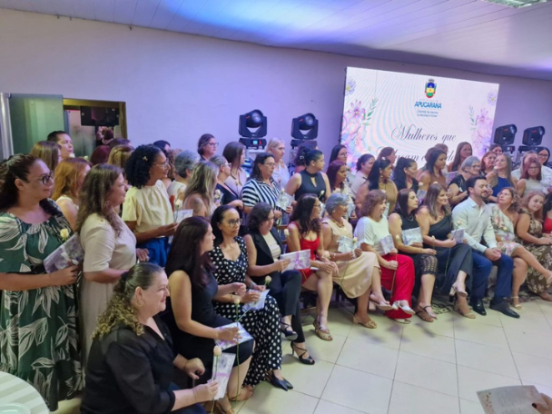 Mulheres da educação recebem reconhecimento em Apucarana