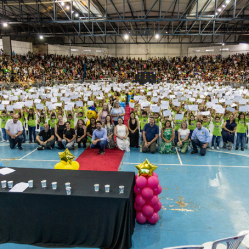 APUCARANA: Celebra a formatura de 1.296 alunos da Educação Infantil