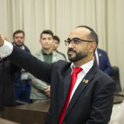 CÂMARA DE APUCARANA: Dr. Odarlone toma posse como novo vereador de Apucarana