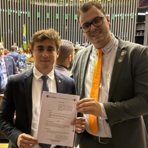 CÂMARA DE APUCARANA: Vereador entrega moção de apoio a Nikolas Ferreira em Brasília