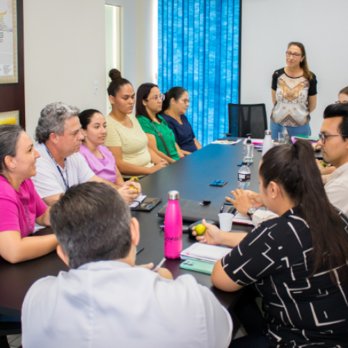 CALIFÓRNIA: Secretaria de Saúde de Califórnia realiza primeira reunião com equipe de enfermagem do posto central