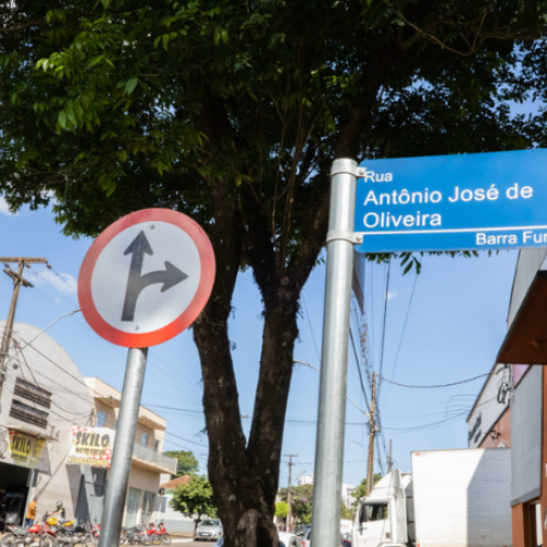 Secretaria de Trânsito de Apucarana revisa tempo semafórico e proíbe conversão à esquerda em trecho da Avenida Curitiba na Barra Funda