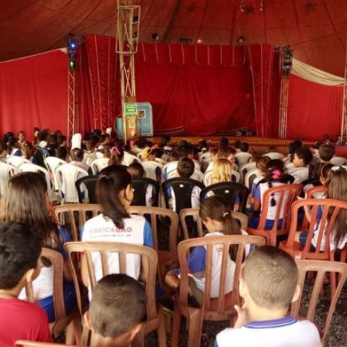 Educação de Marilândia do Sul leva alunos da rede municipal ao circo e parque de diversões