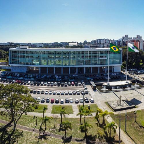 PARANÁ: Novo boletim econômico destaca crescimento do Paraná e empregabilidade de jovens