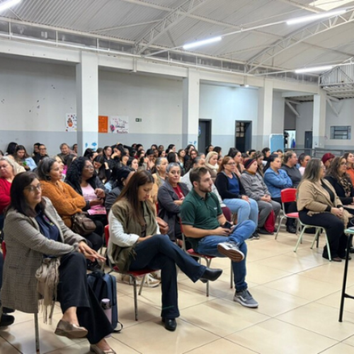 Educação de Marilândia do Sul realiza formação e entrega de premiação