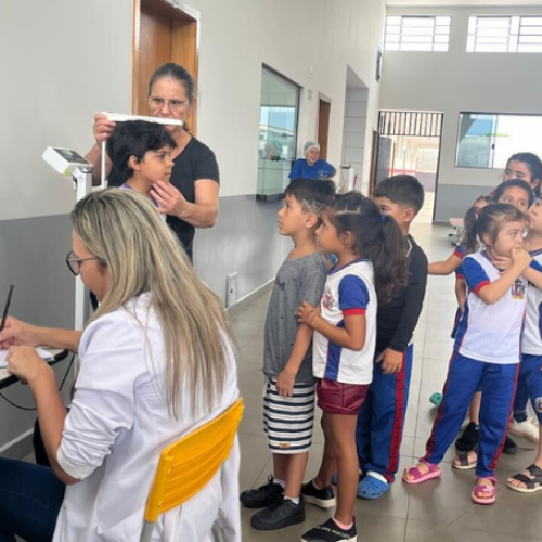 Saúde na escola: equipes realizam avaliação antropométrica e orientações