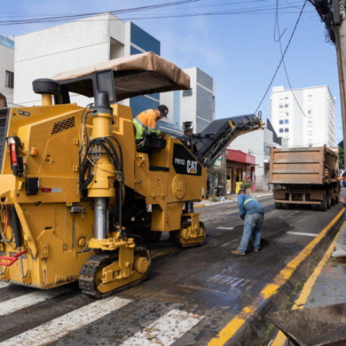 Prefeitura determina e empresa refaz asfalto na área central de Apucarana